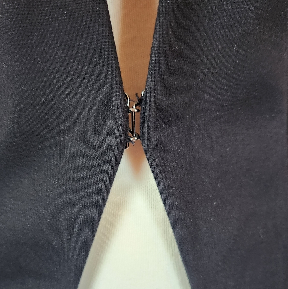 Elegant Black Women's Blazer - Picture 4 of 8
